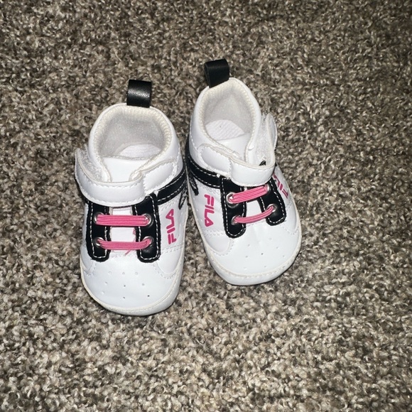 Fila Baby Sneakers - Picture 2 of 4